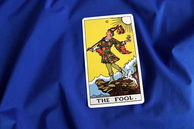 Głupiec tarot znaczenie: Odkryj, jak unikać błędów w życiu