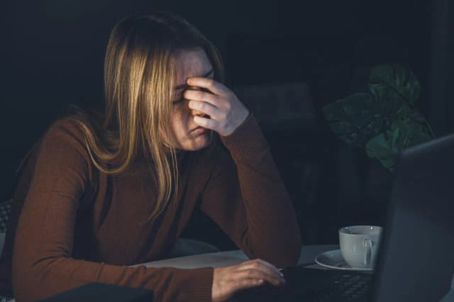 Sennik śmierć ojca który żyje – zrozum swoje emocje i lęki