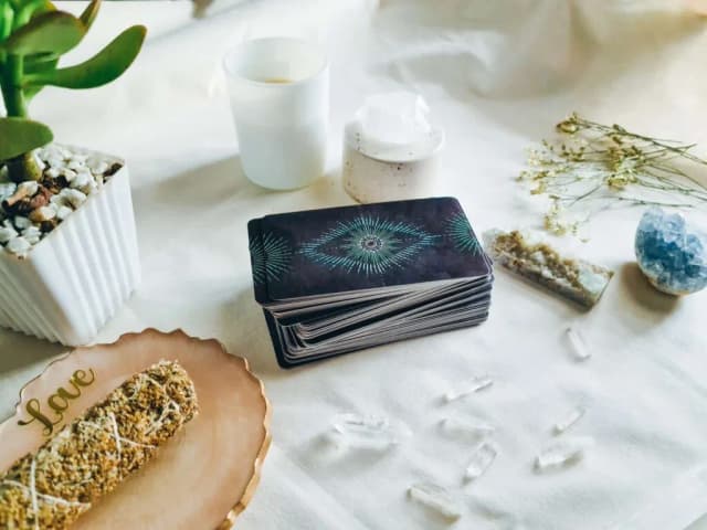 Jak działa tarot i jakie tajemnice kryją się w jego interpretacji