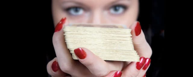 Dlaczego tarot jest niebezpieczny? Odkryj ukryte zagrożenia i ryzyka